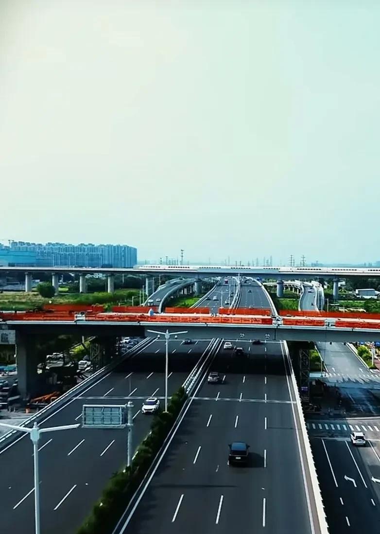 看到这张复兴大街、和平路高架、石德铁路、石济高铁同框的图片，真真切切感受到石家庄
