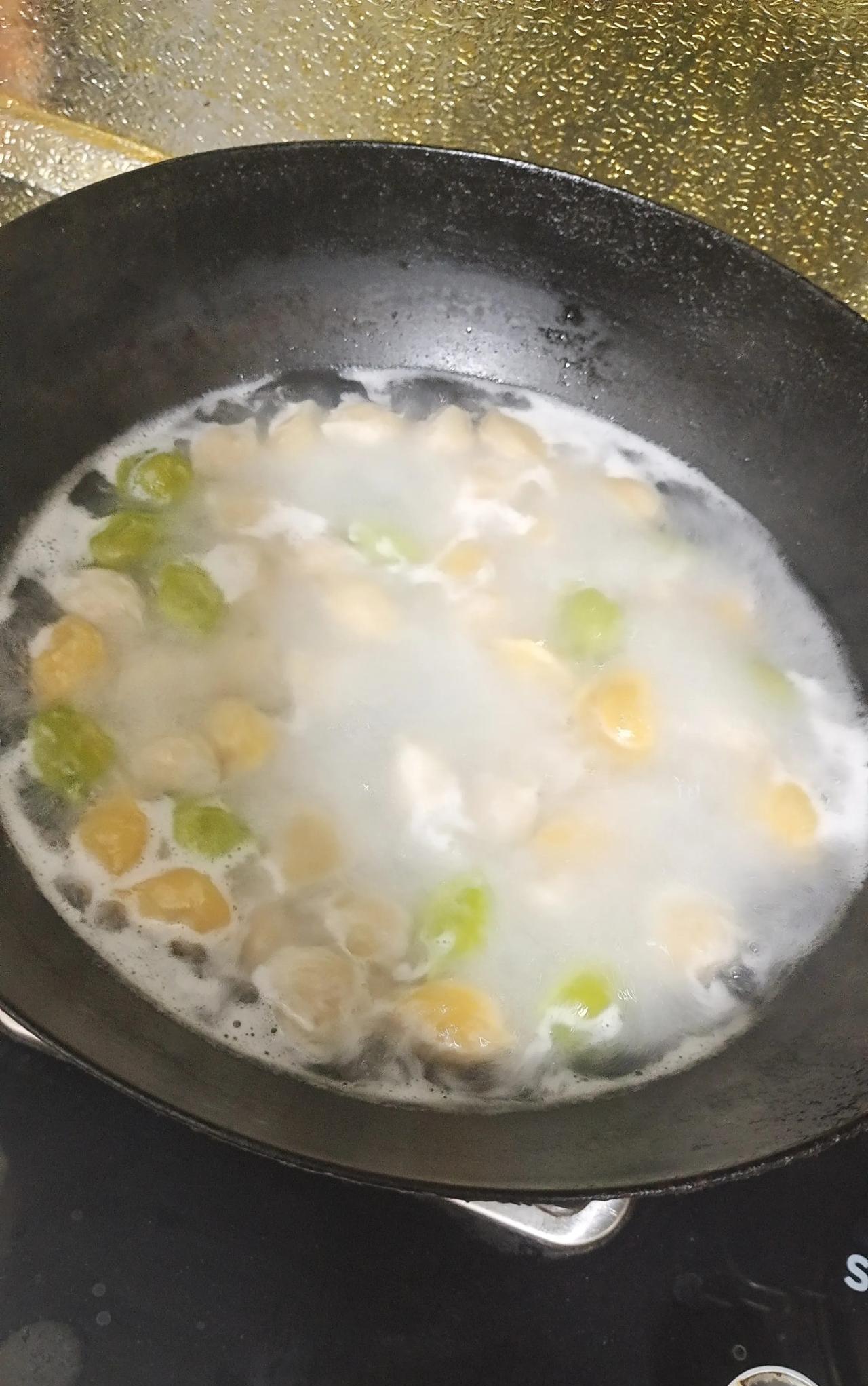 我同学的妹妹，今年31岁，未婚，但是前段时间却扛着大肚子回来了。我同学本以为爸妈