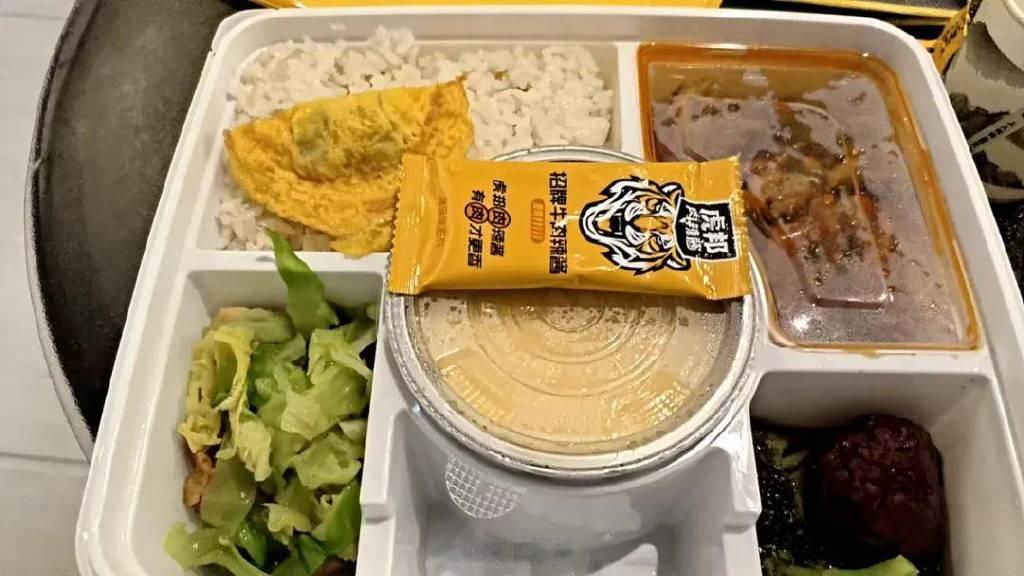 四个“外行”闯进百亿市场, 靠一个“凑单品”年入6亿, 成隐形冠军