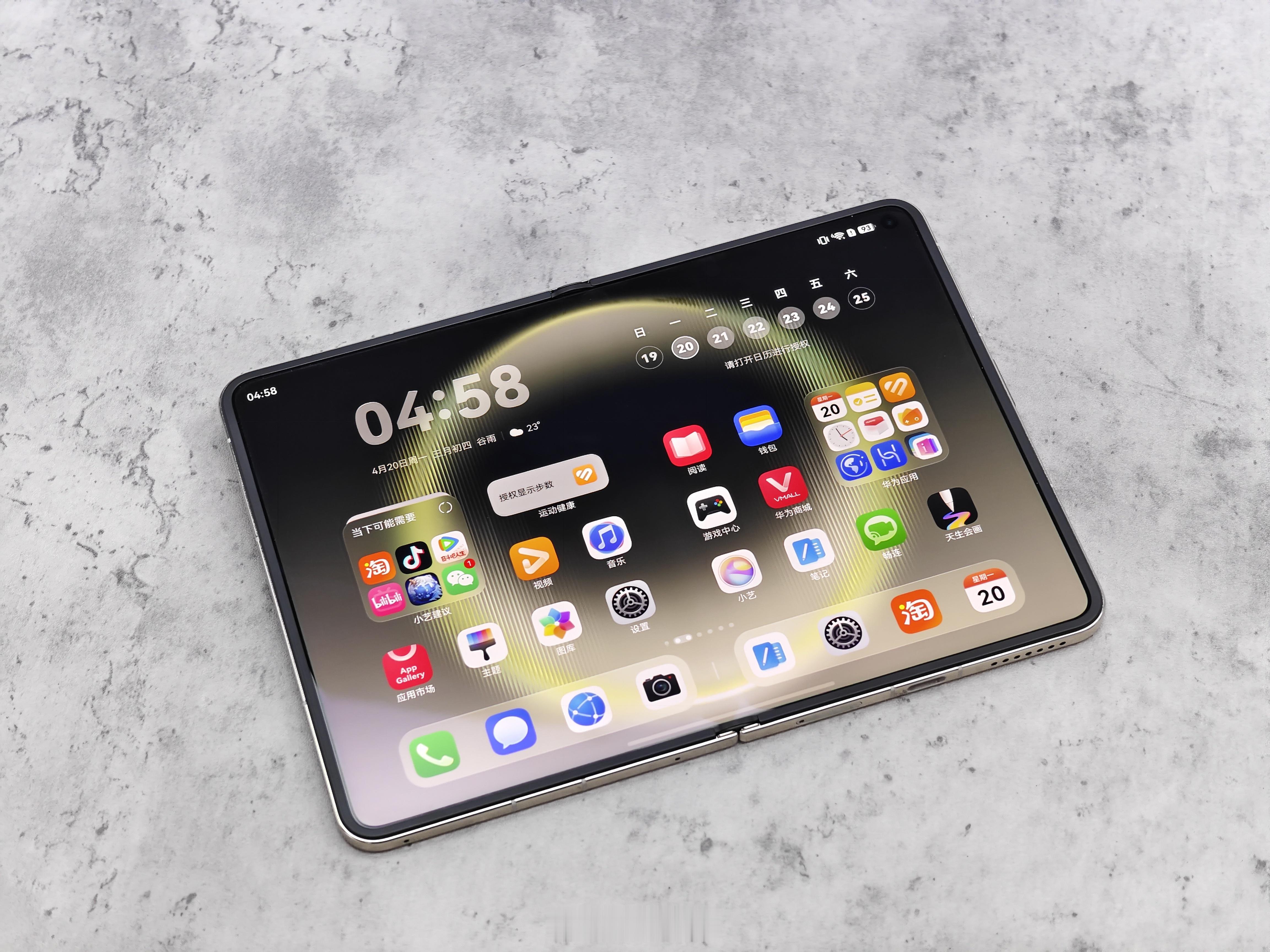 华为更大的阔折屏PuraXMax终于来了，整机的质感很不错，感觉就像一个可以