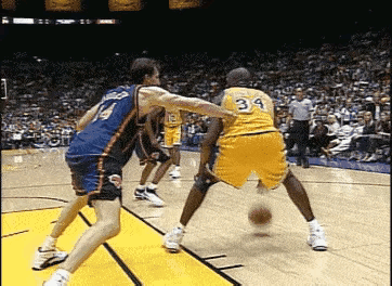 奥尼尔的暴力美学。这个上学的时候打过后卫的顶级重量中锋，有乔选乔，无乔选鲨，就