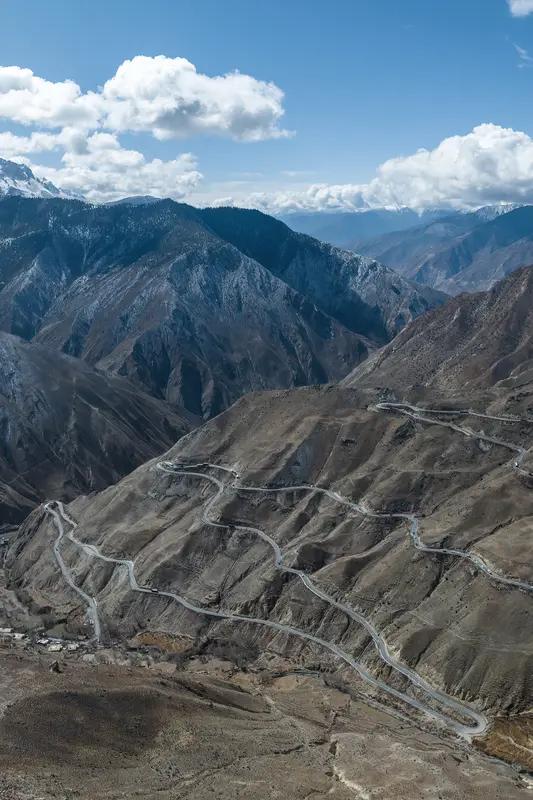 “进藏第九线”有不同说法。克里雅古道算一条，它位于昆仑山脉西段，处在新疆和西藏交