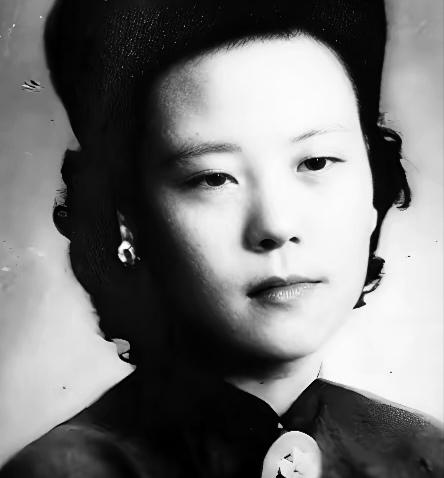 1983年，84岁的张大千咽了气，死前他立下遗嘱，非要给远在大陆的张心健留笔钱。