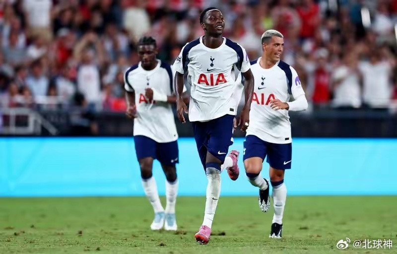 热刺一堆雇佣兵，赞助商也不是吃干饭的，热刺已经有赞助商开始撤资了，降级更是灾难性