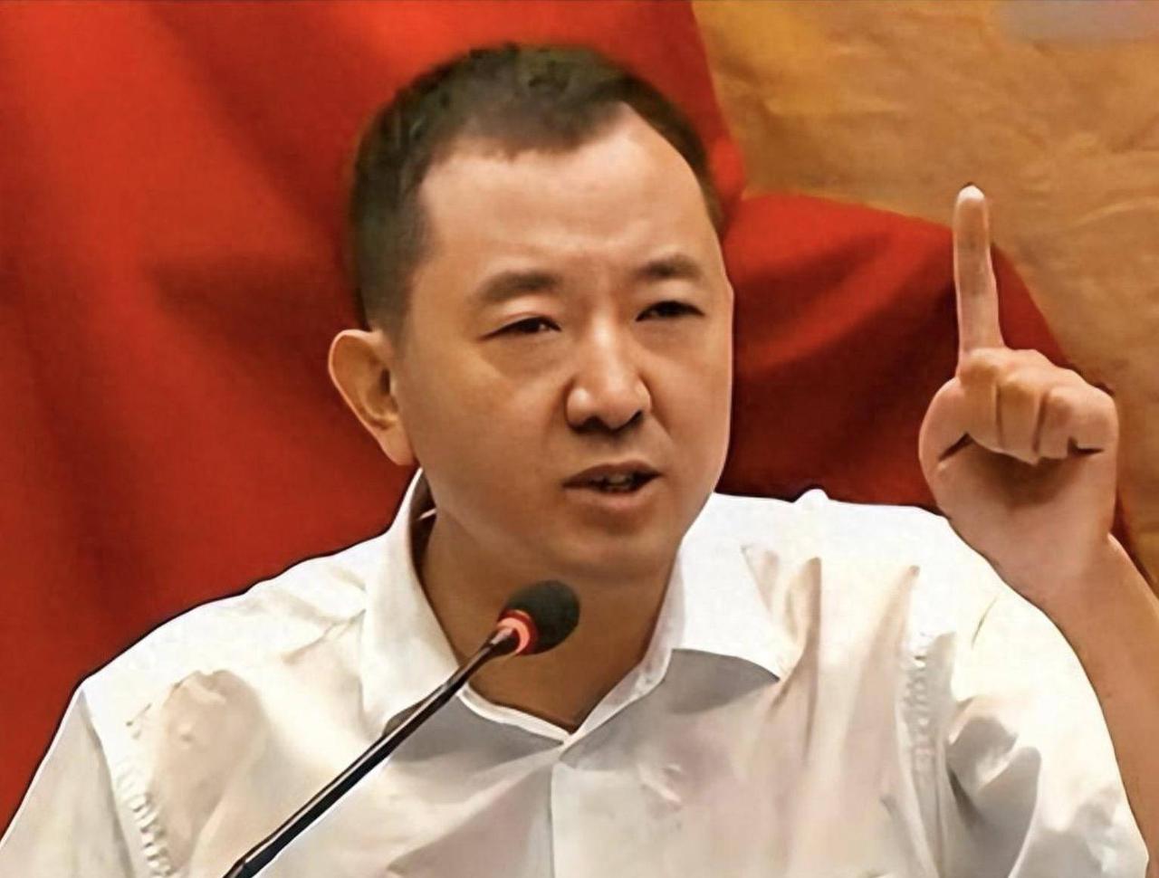 清华反腐书记陈行甲，在母校演讲时毫不避讳：“我的前任县委女书记，在天安门附近买了