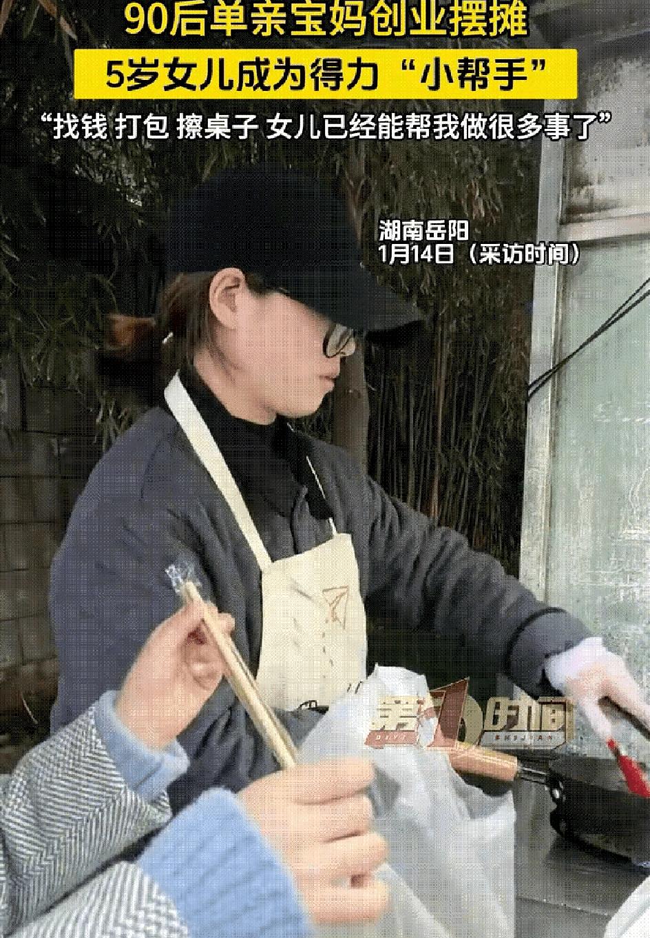 夜市的烟火气里，藏着最戳人的暖！这位90后单亲妈妈太不容易了，每天放学铃一响，就