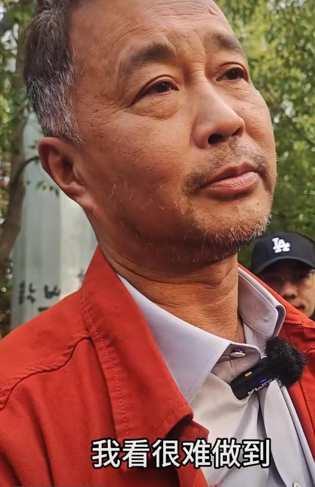 沈巍向空仰面，眼含泪珠，说：“我的幸福，我看目前应该很难做到了。”沈巍说：“