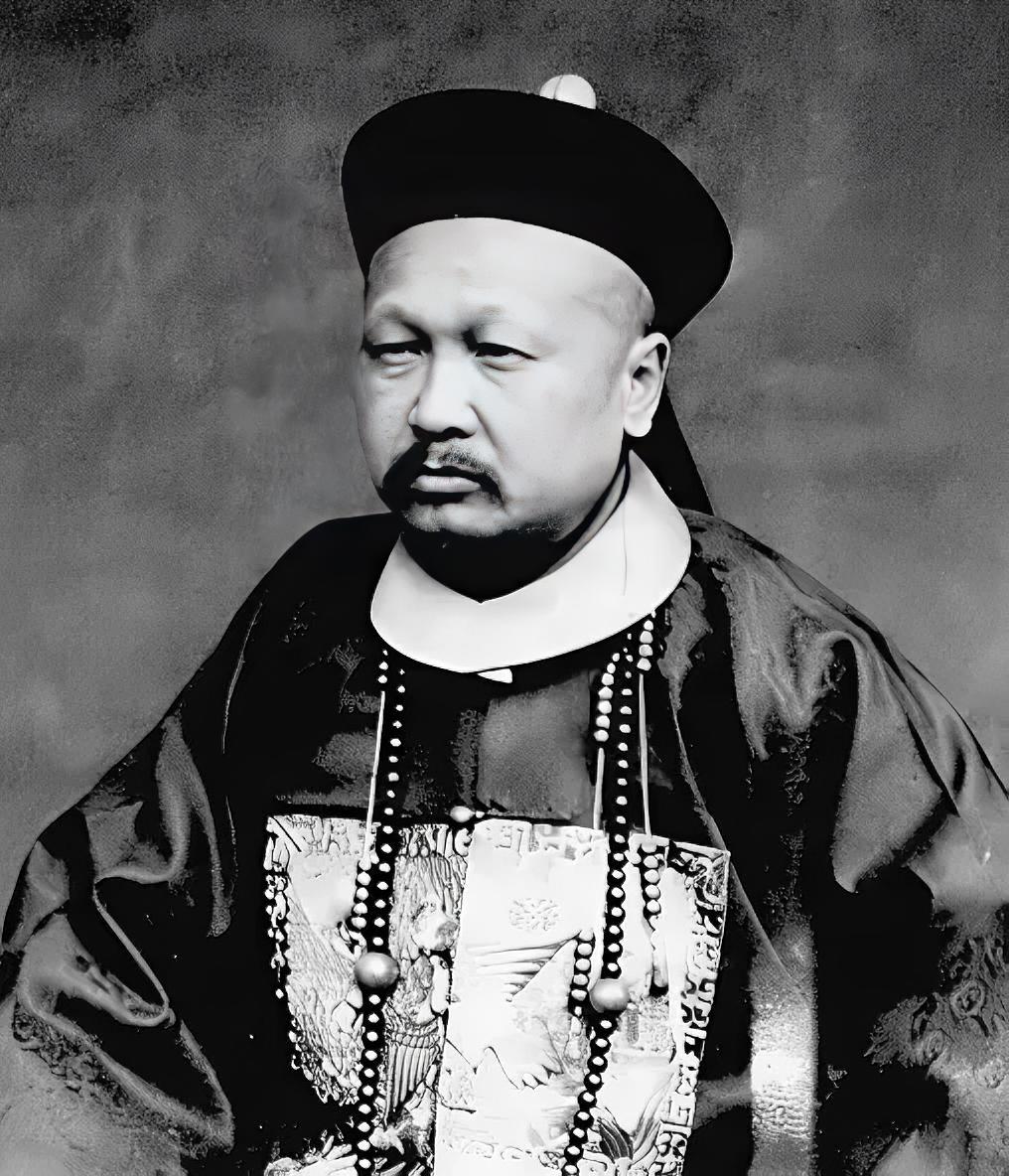 1901年，慈禧为了讨好洋人，下令让赵舒翘自尽，从早上八点，赵舒翘先后吞金、服