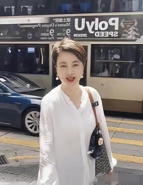 不愧是美了一辈子的女神，一看像30来岁，不愧是大美女形象的极品女神