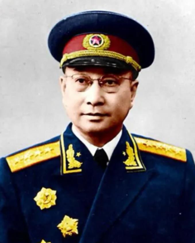 1952年，陈赓找周总理汇报工作，刚好周总理外出，等了几个小时后，陈赓饿了，就自