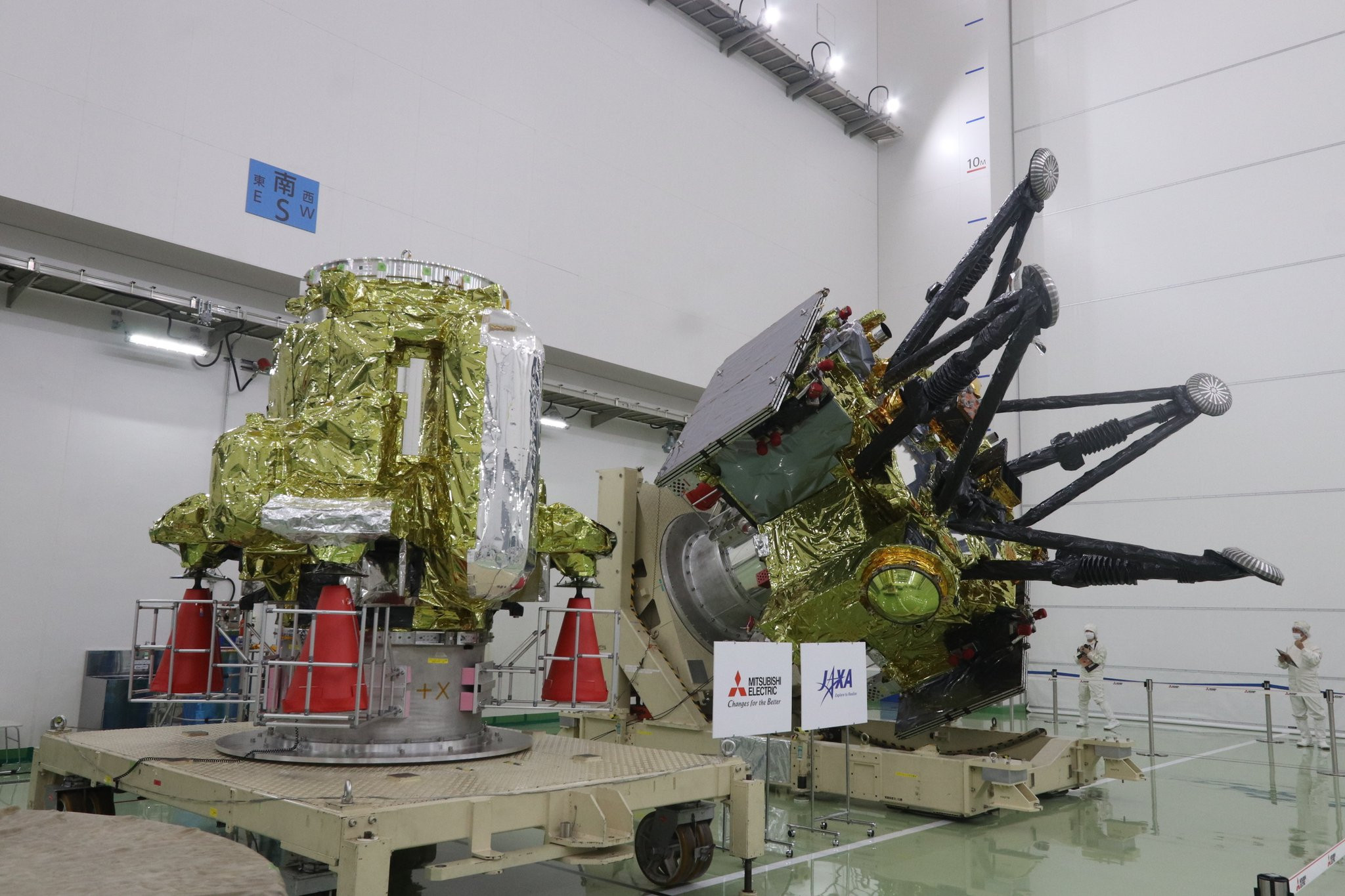 【日本火星卫星探测计划探测器实物亮相】北京时间2026年8月13日上午，JAXA