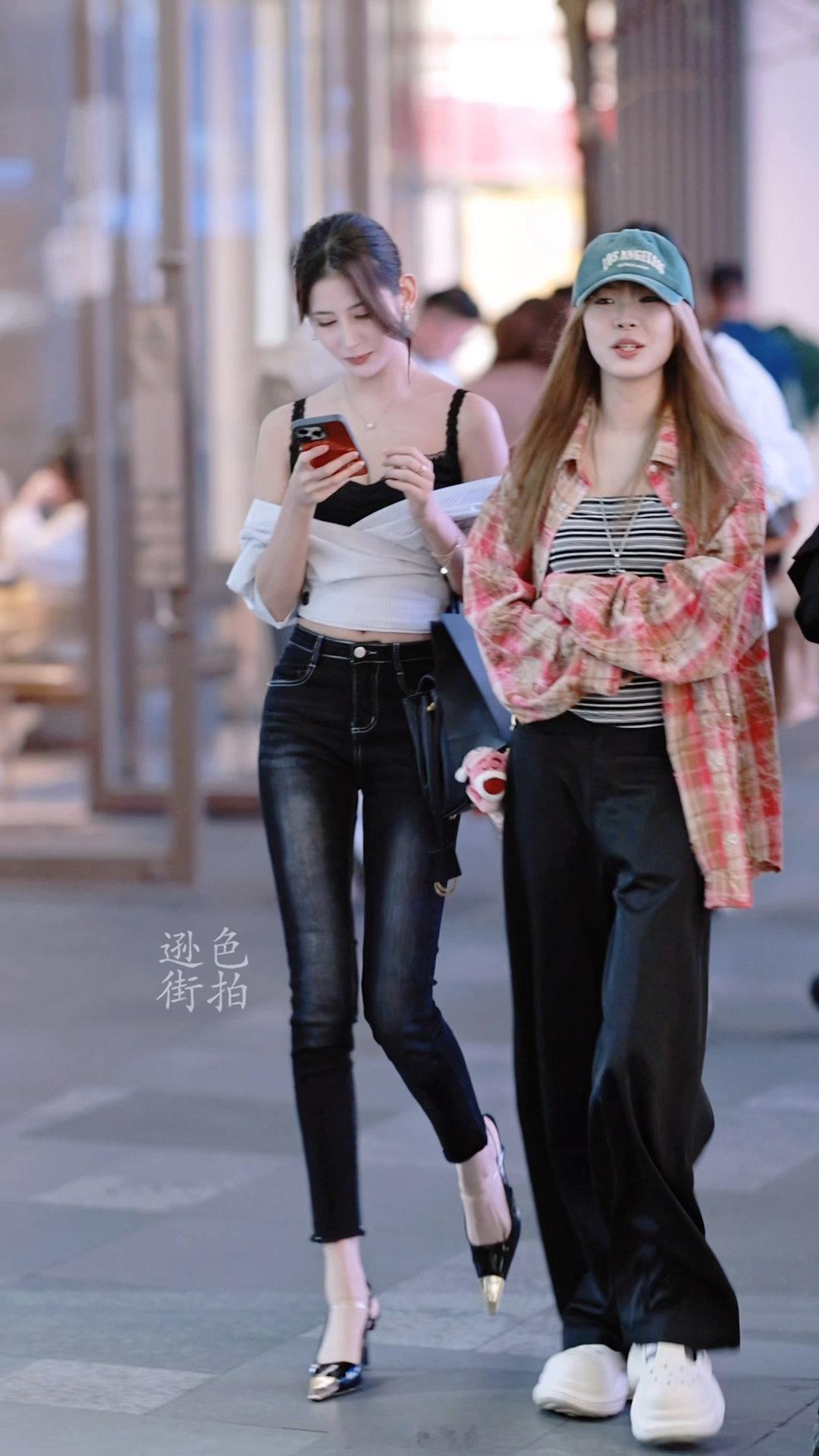 【成都街拍】正月初二，宝贝们早安！丨摄影拍照每日穿搭