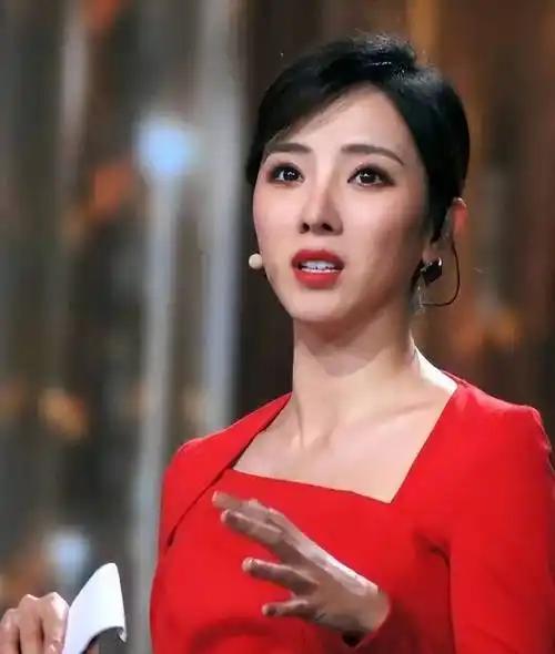 狐狸尾巴藏不住？李思思离开央视原因曝光，原来“野心”不止于此   环球