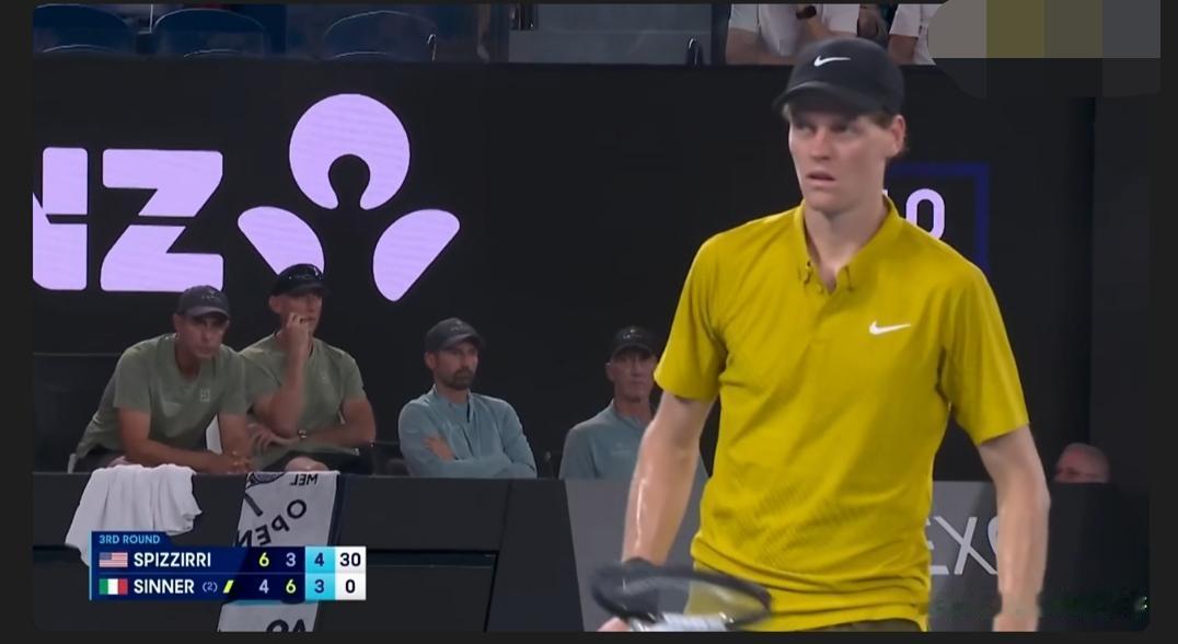 辛纳好像腿部出大问题了，很有可能要退赛了。这对德约和阿卡来说无疑是最大的利好。