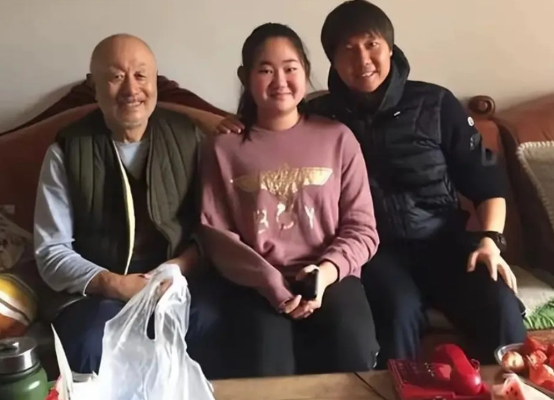 李铁出事，最痛苦的就是他的大女儿了爸爸进去了脸丢完了不说，最重要的是她再也不