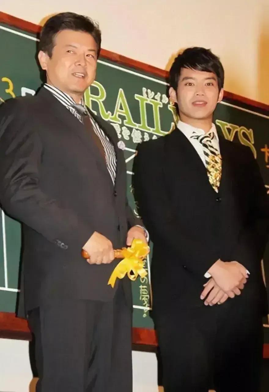 万万没想到山口百惠的儿子比老公还帅，爸爸是大帅哥，妈妈是大美女，生下的儿子是帅上