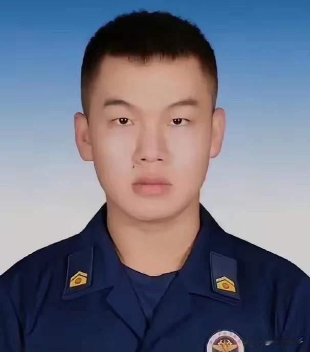 刘泽军生于2002年，是山西方山人。他1岁时母亲离世，3岁时父亲也去世了，在爷爷