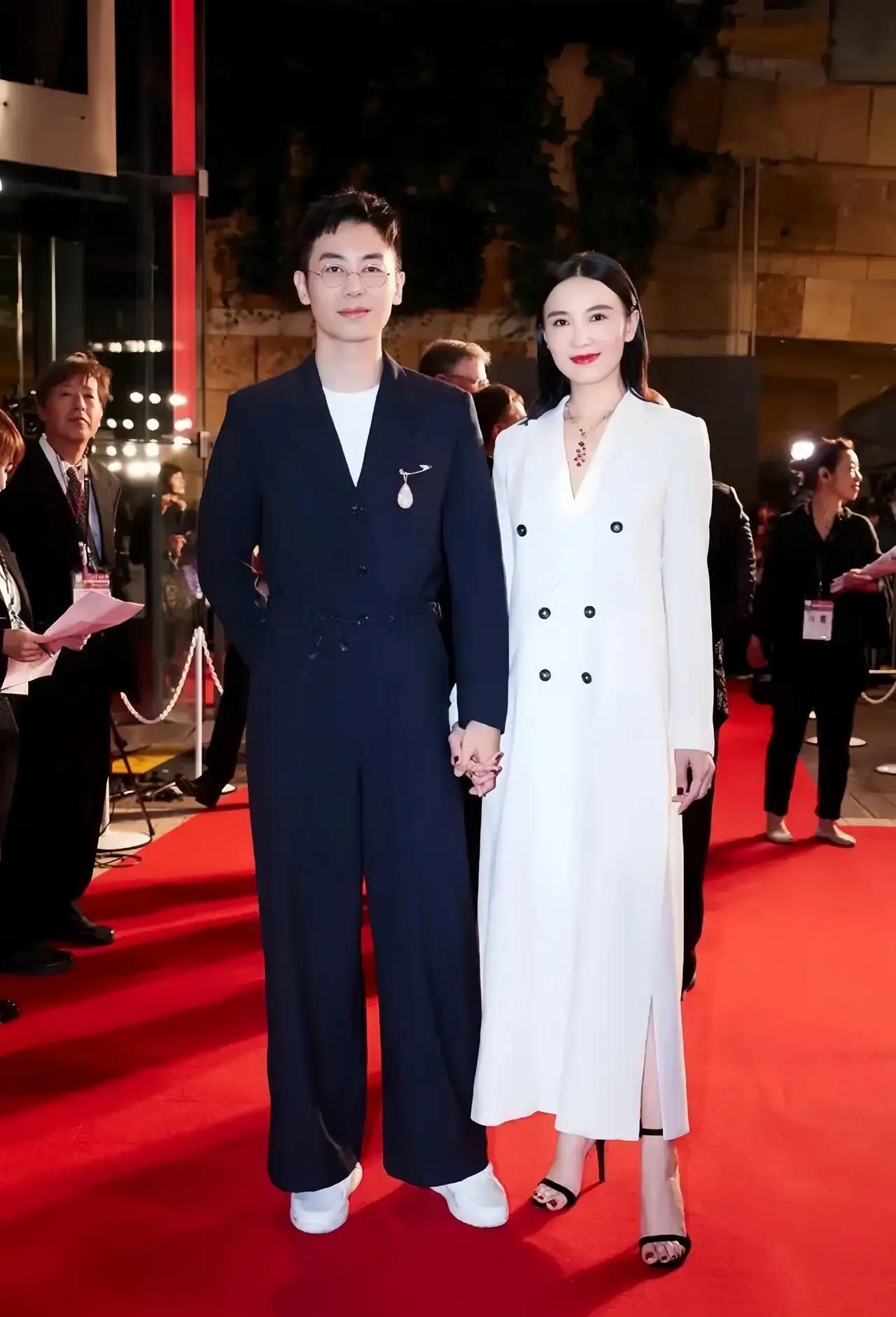 他俩气质很搭，可以做长久搭档。朱亚文和宋佳做搭档，身高很配，气质很配，外形很配