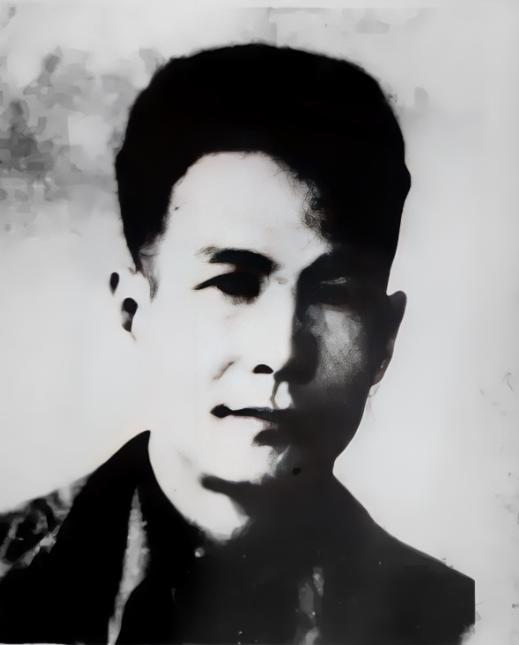1948年，刘石人到渣滓洞女牢问诊，角落里一名戴眼镜的女犯忽然脚步踉跄，直直朝着