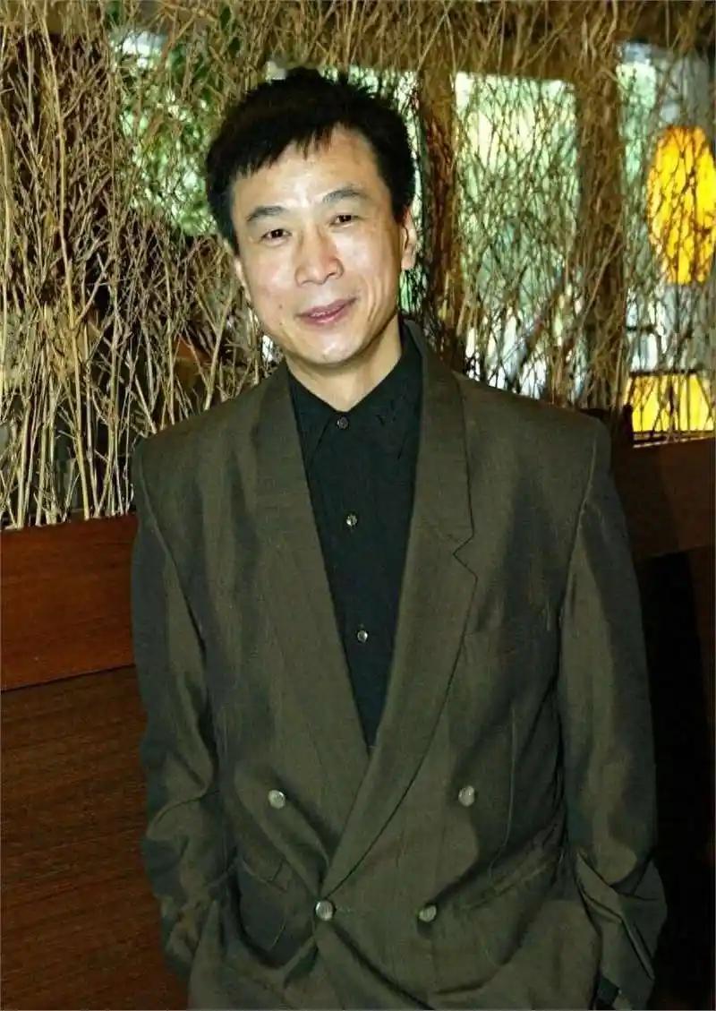 当初拍《甄嬛传》时，演员李天柱第一次见陈建斌打招呼，他只是哦了一下，再没讲什么，