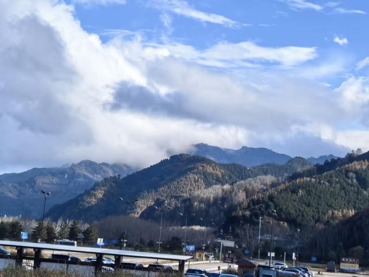 欧洲会抛弃乌克兰吗？很多人可能会觉得欧洲现在有点魔怔了。为什么宁愿选择陷入俄乌冲