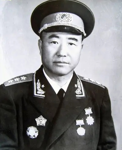 他是我国的开国上将，可却直到1980年才加入中国共产党，临别之际就连儿子最后一面
