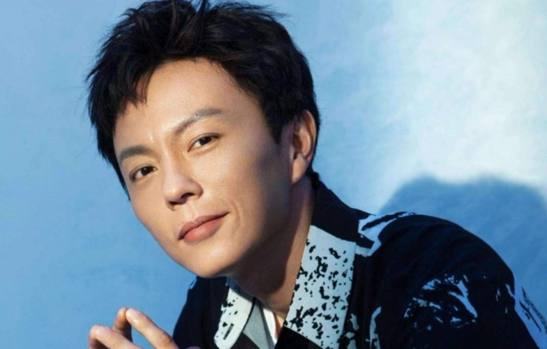 当年谢苗曾经这样形容自己跟李连杰之间的差距：“老实说，李连杰虽然精通十八般武艺，