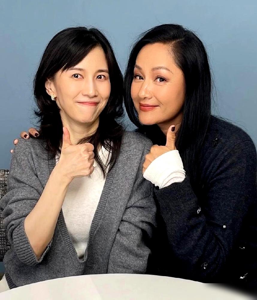 瞿颖最近上papi酱的节目，全程疯得没边儿。自黑说在泰国买菜闹乌龙，把菠菜听