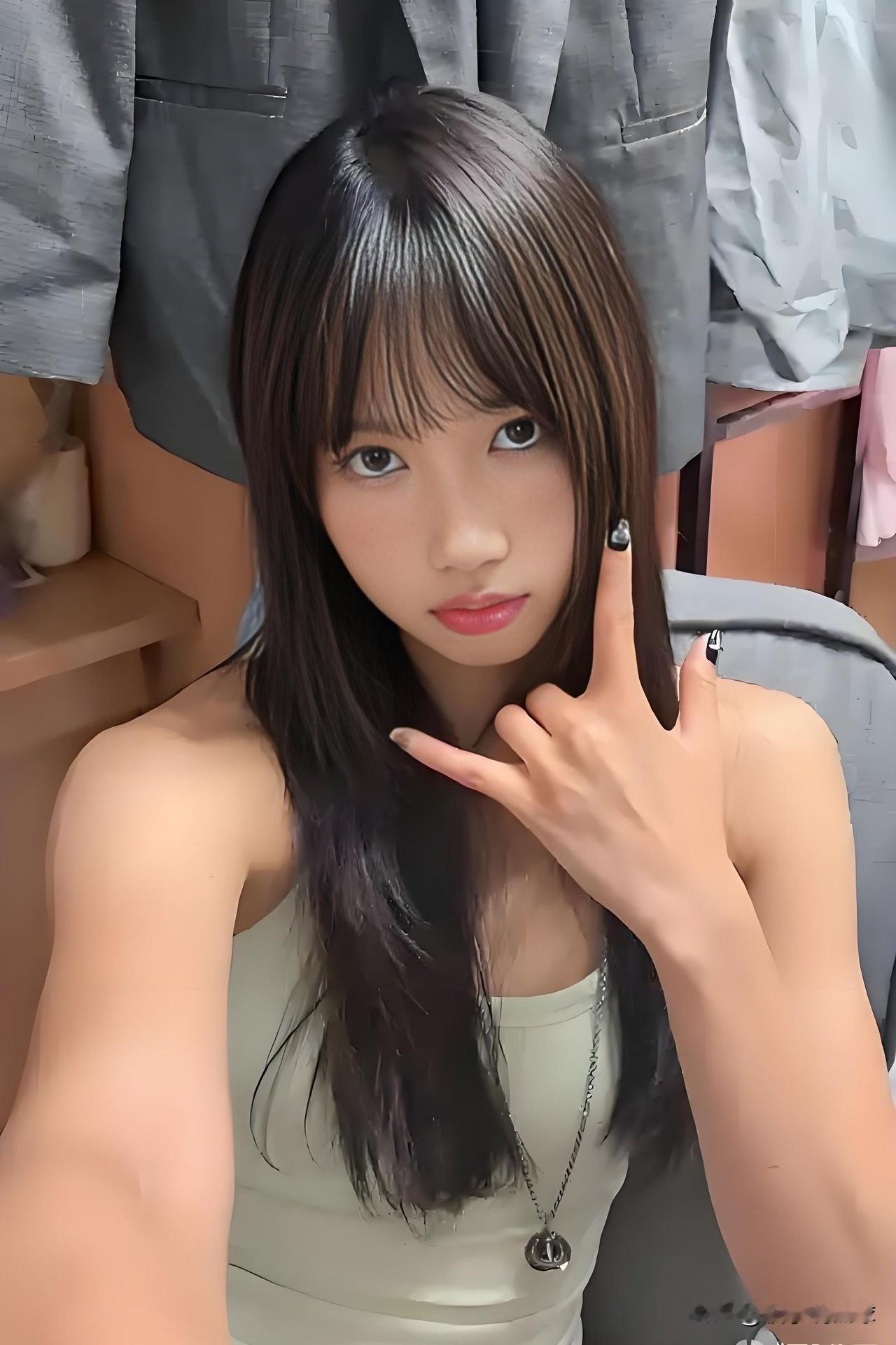 清华大学跳高美少女邵雨琪颜值和美貌并存，出生2002年，身高1....