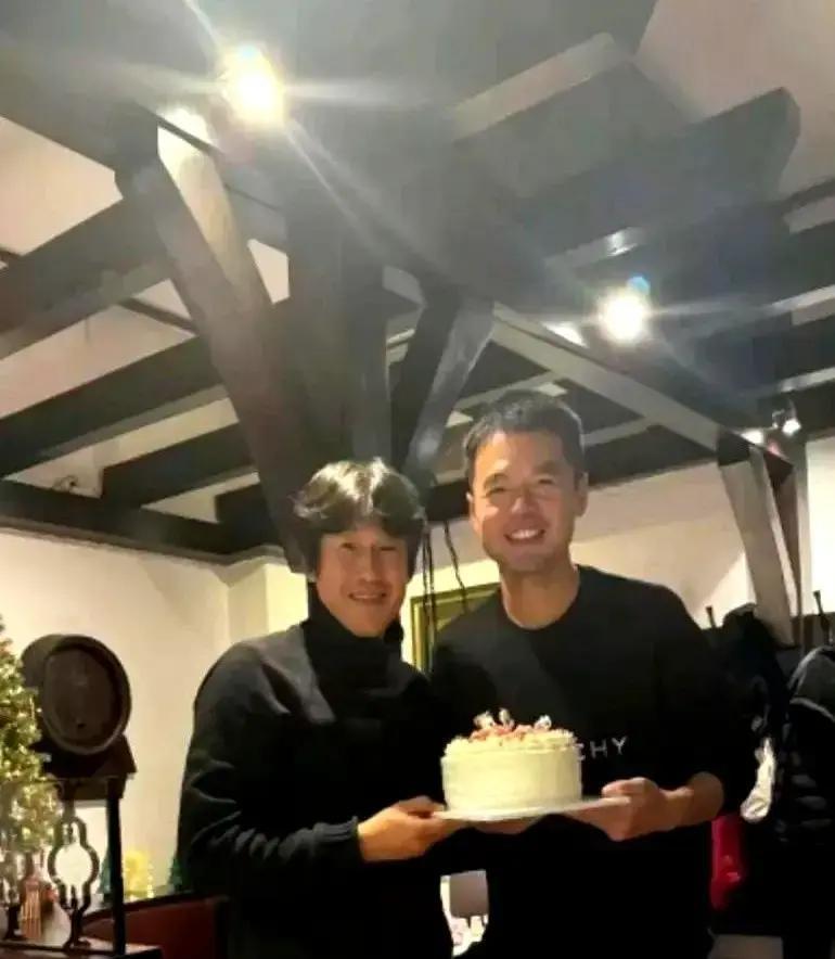 他叫了一声“师父”，就砸掉了自己的铁饭碗？助理教练甘锐，在送别徐正源的长文中，