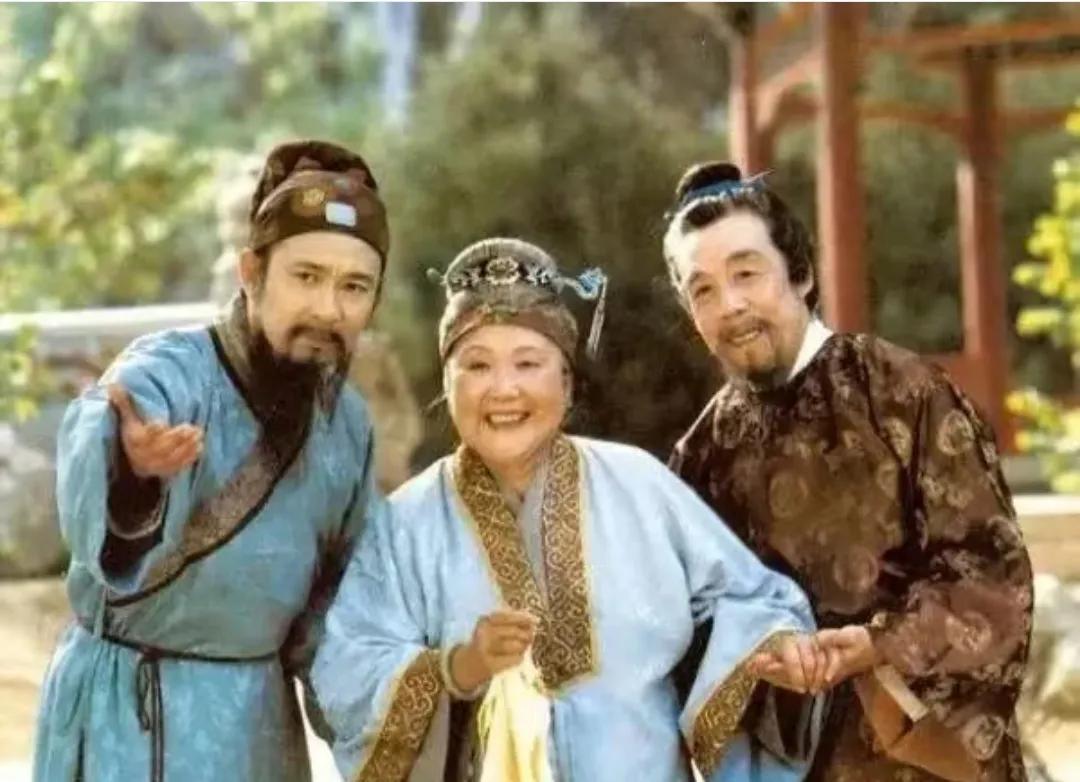 读《红楼梦》有没有被搞懵？贾赦院子和荣国府其他房屋互不相通，连宝玉去串门都得骑马