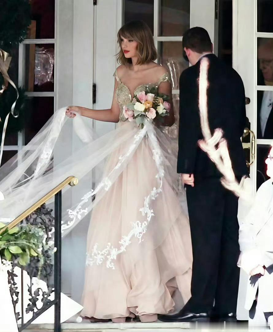 霉霉婚礼现场照片被泄漏我去不愧是世纪婚礼太美了而且涉事人员已被开除啦