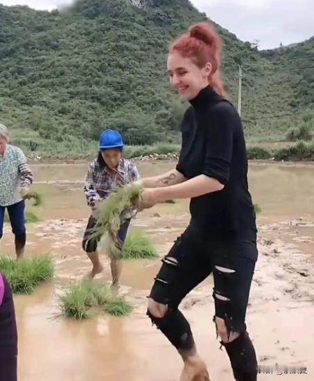 2018年，21岁意大利美女与27岁广西农村小伙结婚生子。令人意外的是，在结婚后