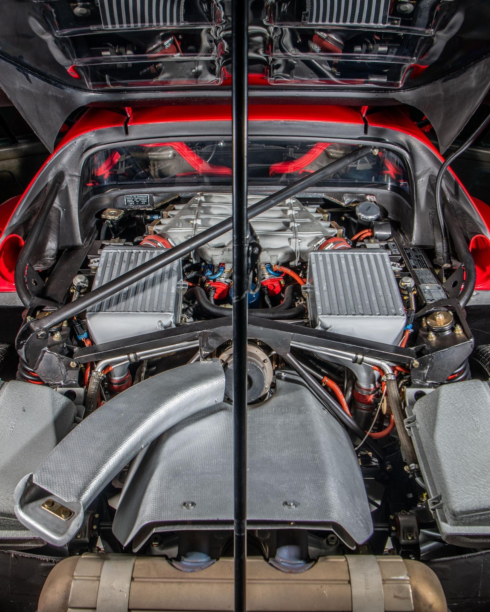 FerrariF40法拉利F40在很多车迷心中依然是地位最高的法拉利。