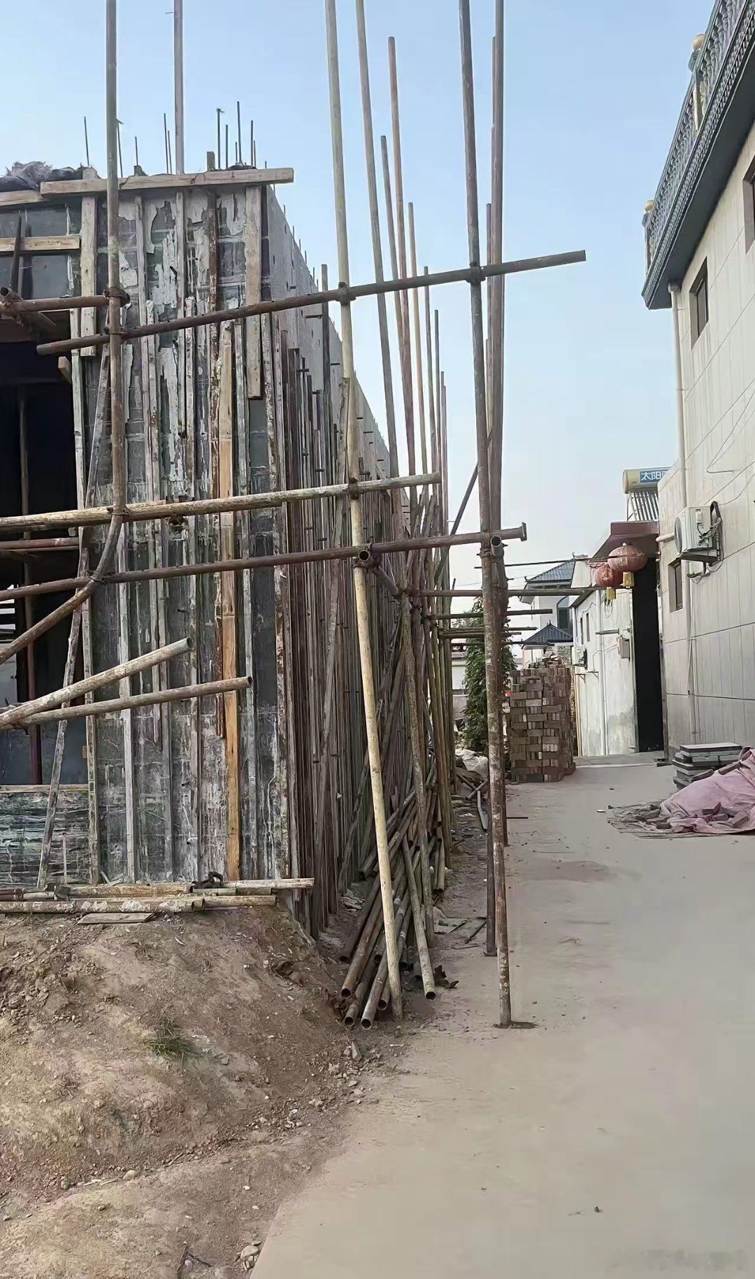 #邯郸身边事#在建房屋成型后才拆除：监管前置缺位，才是最大的浪费近日，邯郸市永年区西苏镇后六星村，一