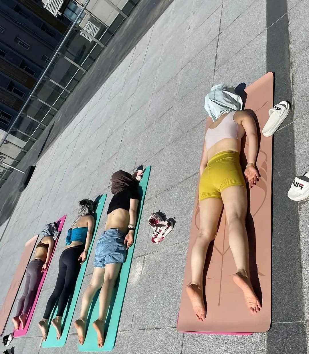 老公在楼上看了一下午了，有这么好看吗？#我在高楼看风景##楼顶窗外的风景#