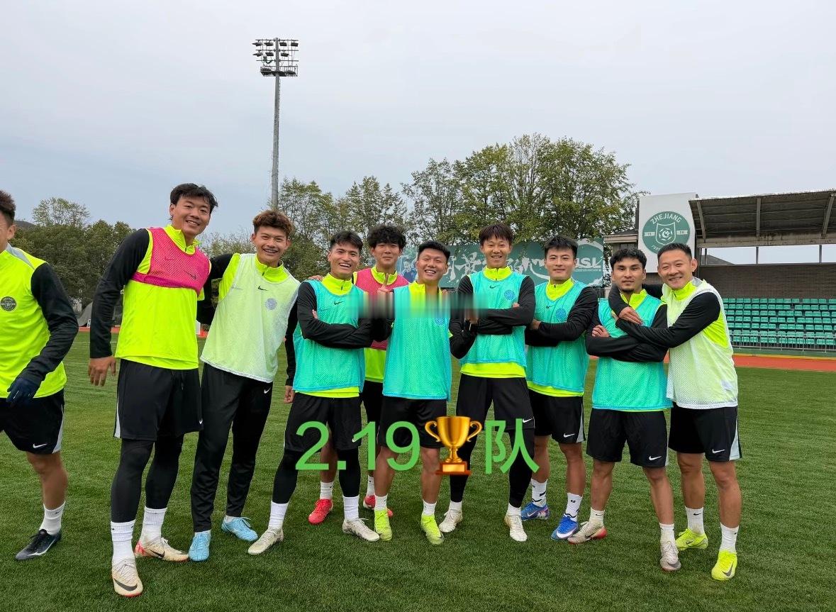 北京国安北京国安方昊更新社交媒体：“胜利小队”