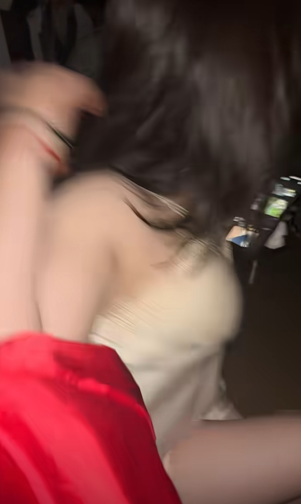 刚好时候，百依百顺，久了几个人都按不住的一头猪一样。