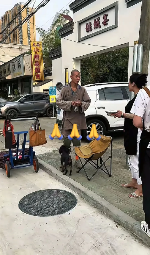 宁波一饭店老板遇到徒步“苦行僧”送上鸡蛋和米饭，没想到师傅拒绝无奈老板娘