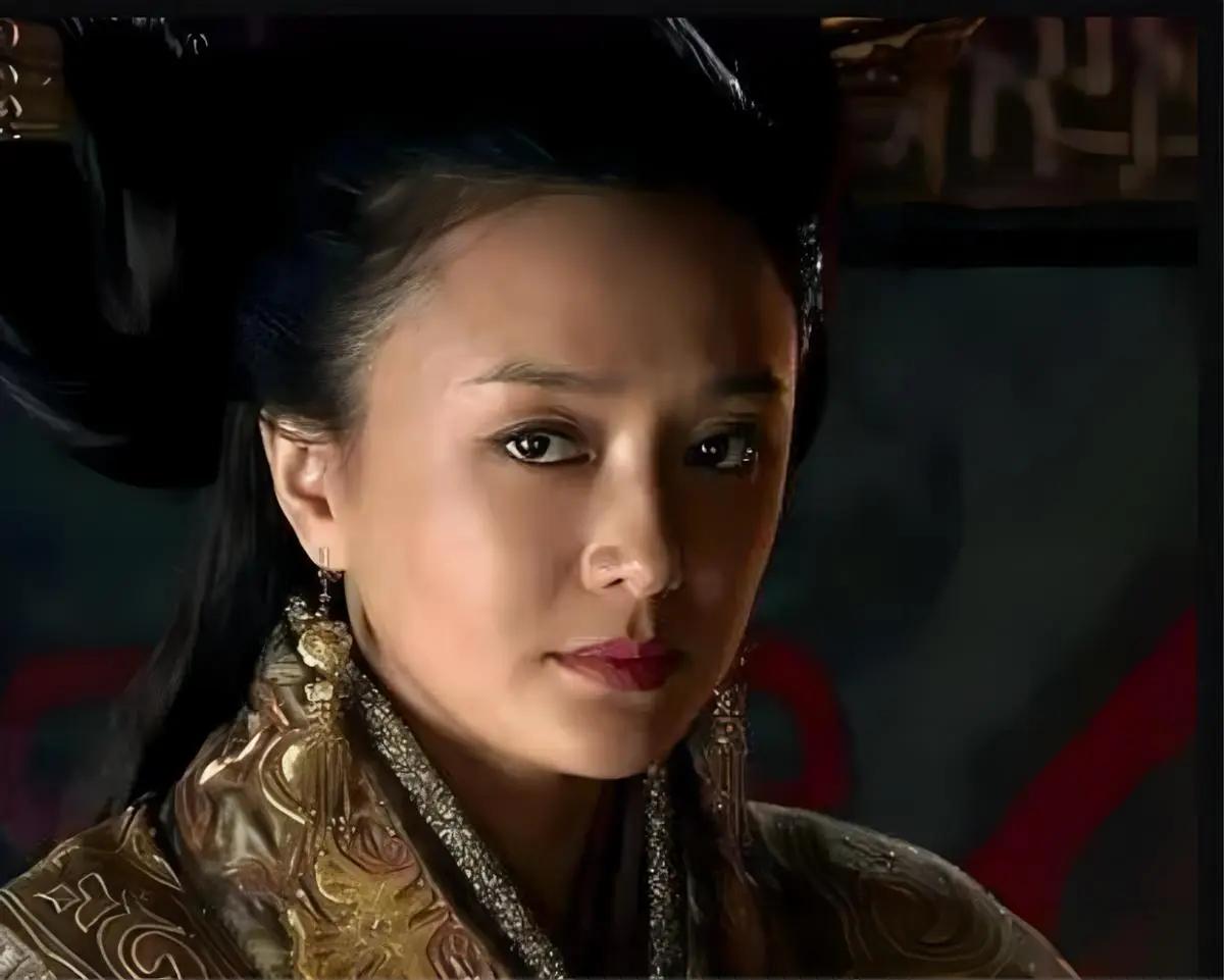 两千年来，世人皆骂吕后阴毒，怜悯戚夫人红颜薄命。可真相并非如此！一个女人被砍