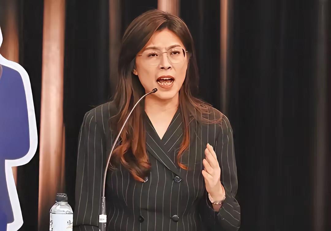 郑丽文下面的这段话，还是发自肺腑的一段话。​郑丽文说：“两岸前后隔绝了将近一