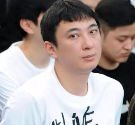 当年，冯小刚导演的《我不是潘金莲》，总投资成本1.2亿，还签了5亿的保底，但万达