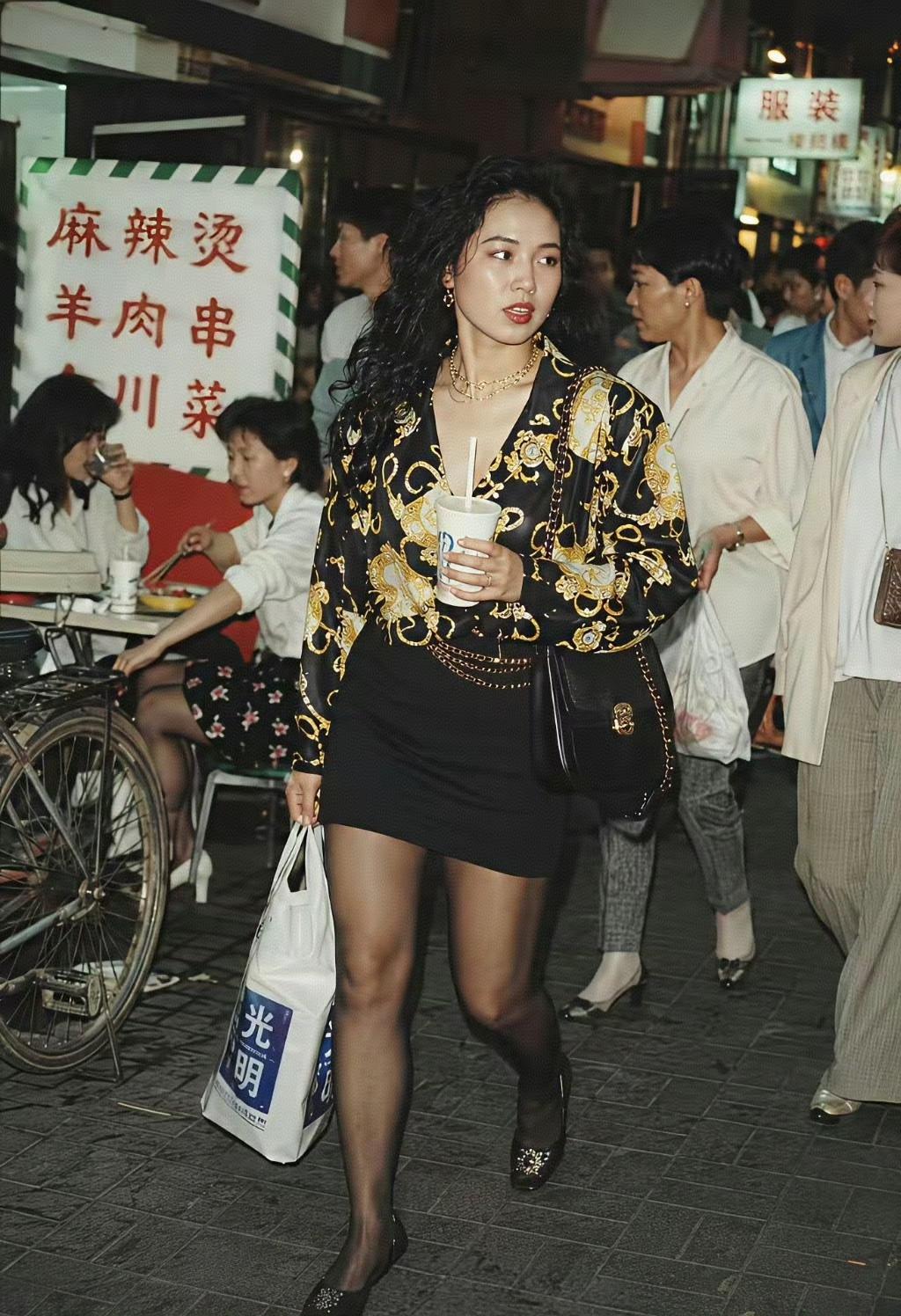 2000年，欣欣向荣的深圳街头