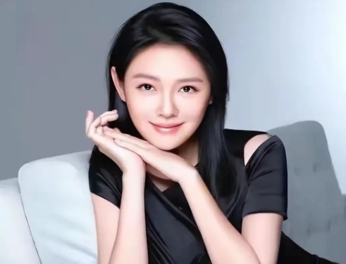 大s生了孩子后，突然体重暴涨，后来再瘦下去，也没之前的状态了，她身体本身也比较差