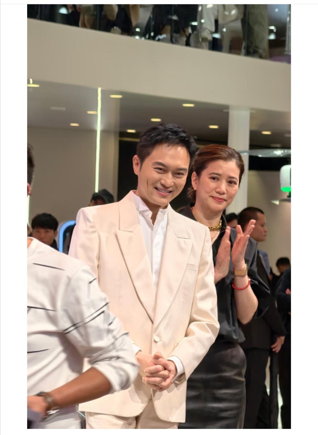 张智霖，越老越精神焕发。