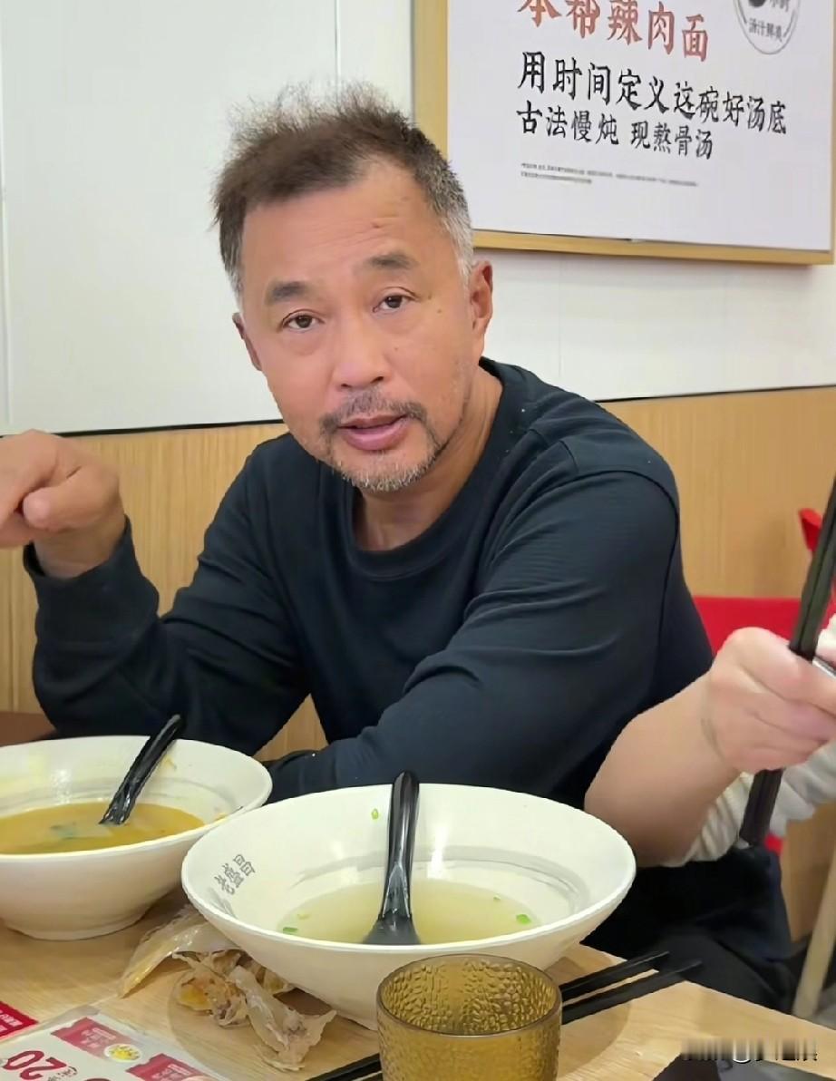 沈巍，这日子过的真是幸福啊，晓晓越看越好看，不管是不是真心的，起码现在是灵魂伴侣