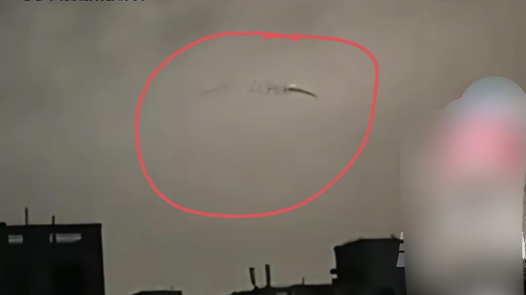 西安雨夜云层的不明飞行物是否是龙?我相信那是真龙