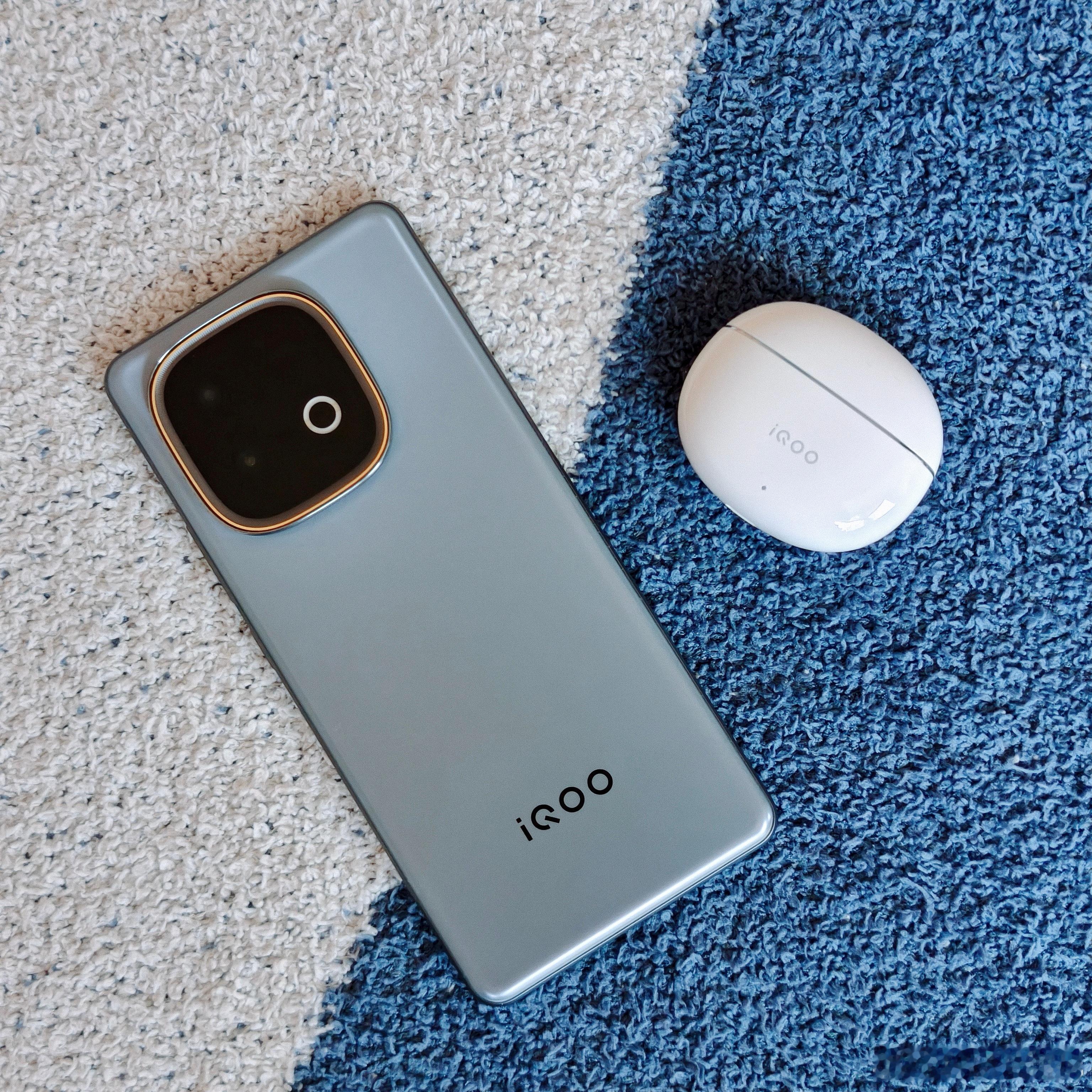 iQOOZ10Turbo+图赏，上手的第一反应是这机子太