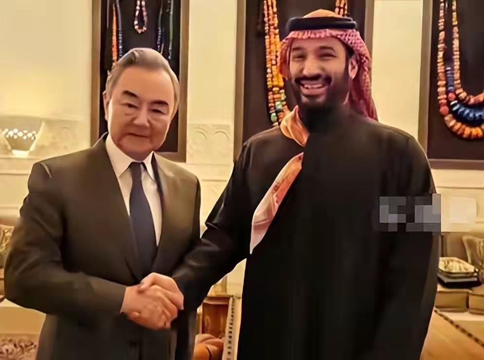 王毅到访沙特，沙特王储当面做出两个重磅承诺，并给日本当头一棒中沙建交35周年