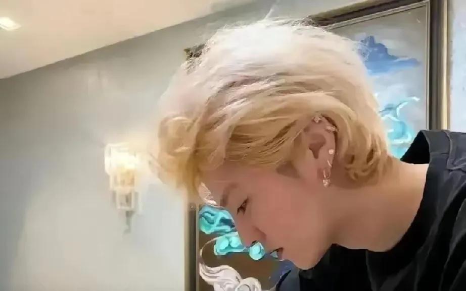 惊！鹿晗关晓彤竟“突袭”邓超孙俪家，钥匙一开，长驱直入，招呼都不打一个！